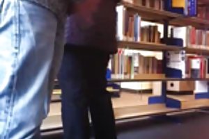 كومينغ على الناضجة مشاهدة أشرطة الفيديو الإباحية 1