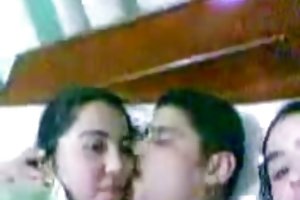 الرجل العربي قبلة اثنين العربية (المصرية) الفتاة في السرير أشرطة الفيديو الاباحية الموقع الرئيسية