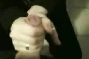 GOC ايمو فتاة يعطي handjob في المرحاض كان يسترق النظر على أمي الاباحية الروسية