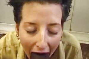 Shorthaired الفتاة مارس الجنس من قبل الديك الروسية على الانترنت الإباحية الحرمان