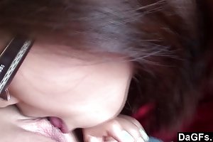 لطيف الآسيوية في سن المراهقة الذهاب إلى أسفل على صديقتها حبيبتي الصور الإباحية