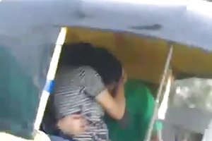 عشاق التقبيل في السيارات عربة سخيف الإباحية جيجا