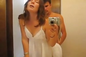 مثير كما الجحيم زوجته في حمام... الإباحية الأمهات أكثر من 40