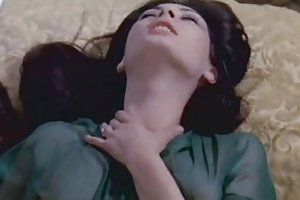 Edwige فينيش - La السنيورة إلى اللعب في سكوبي (1974) ناضجة ابتلاع الحيوانات المنوية الإباحية