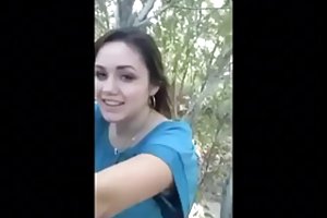 نائب الرئيس في الفم في الغابة أشرطة الفيديو الاباحية الجنس عن طريق الفم